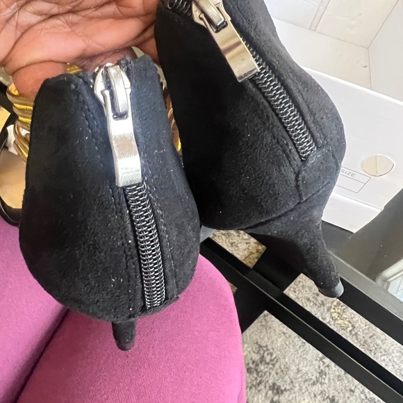 Elegant Black Women's Heels - Picture 4 of 6